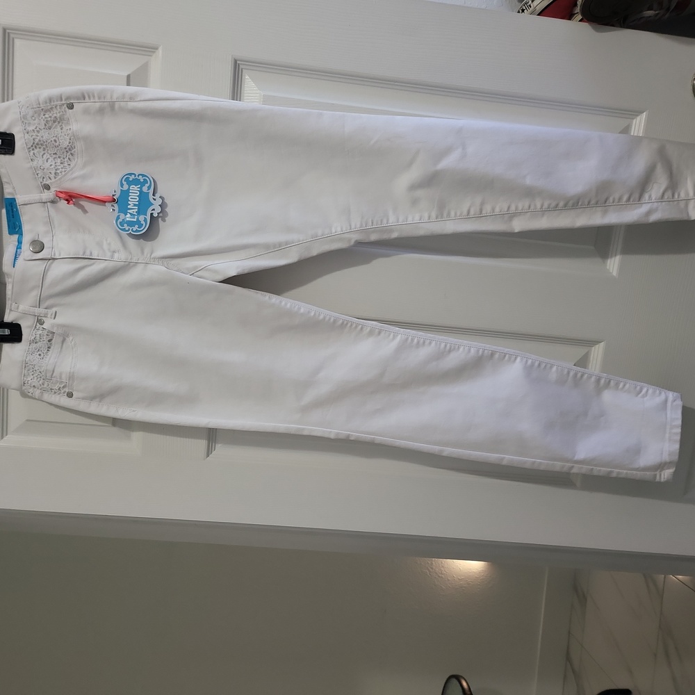 New women's pants size 11